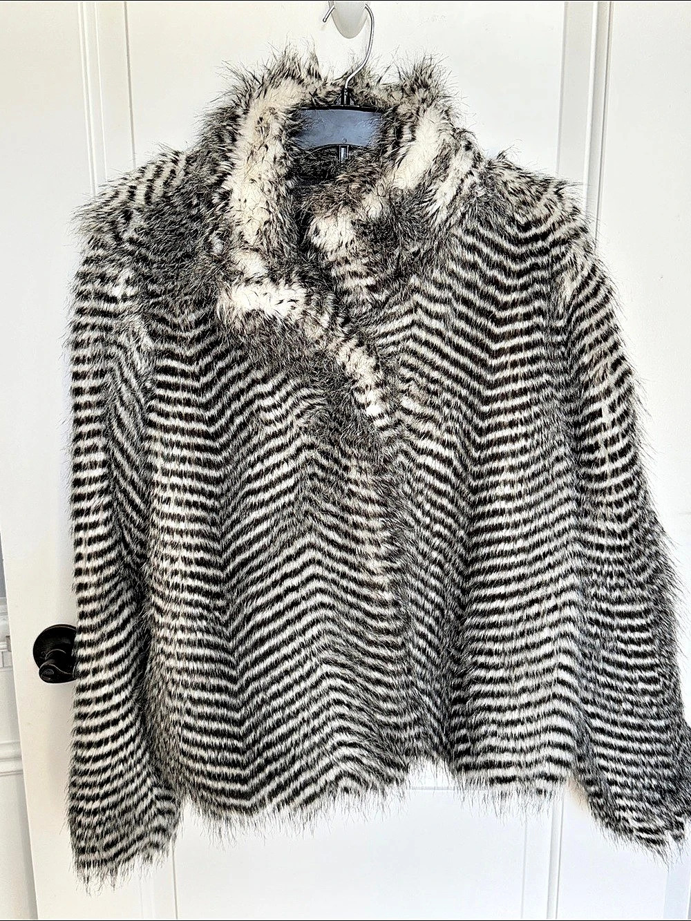 Ubi F12-129 Faux Fur Jacket Black & White Size Medium. VINTAGE